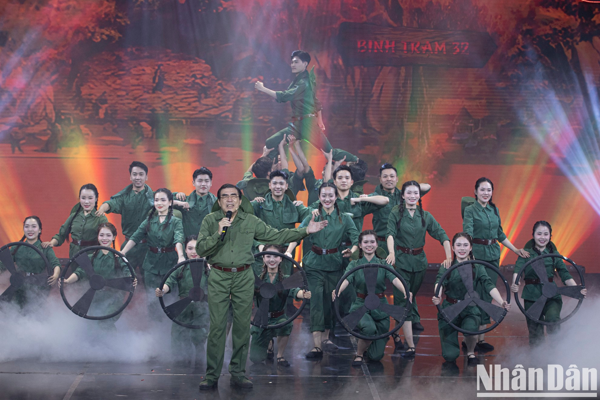 Una actuación artística en el evento. Una actuación artística en el evento.