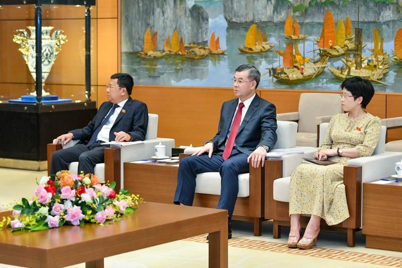 Los delegados vietnamitas asisten al encuentro. Los delegados vietnamitas asisten al encuentro.