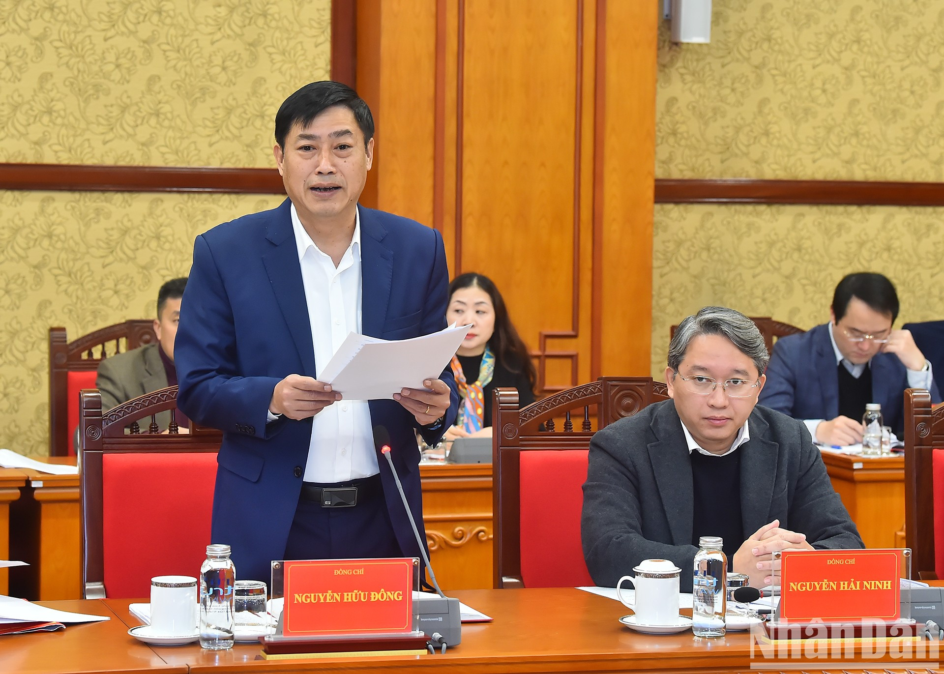Nguyen Huu Dong, subjefe de la Comisión de Asuntos Internos del Comité Central del Partido Comunista de Vietnam, interviene en el evento. Nguyen Huu Dong, subjefe de la Comisión de Asuntos Internos del Comité Central del Partido Comunista de Vietnam, interviene en el evento.