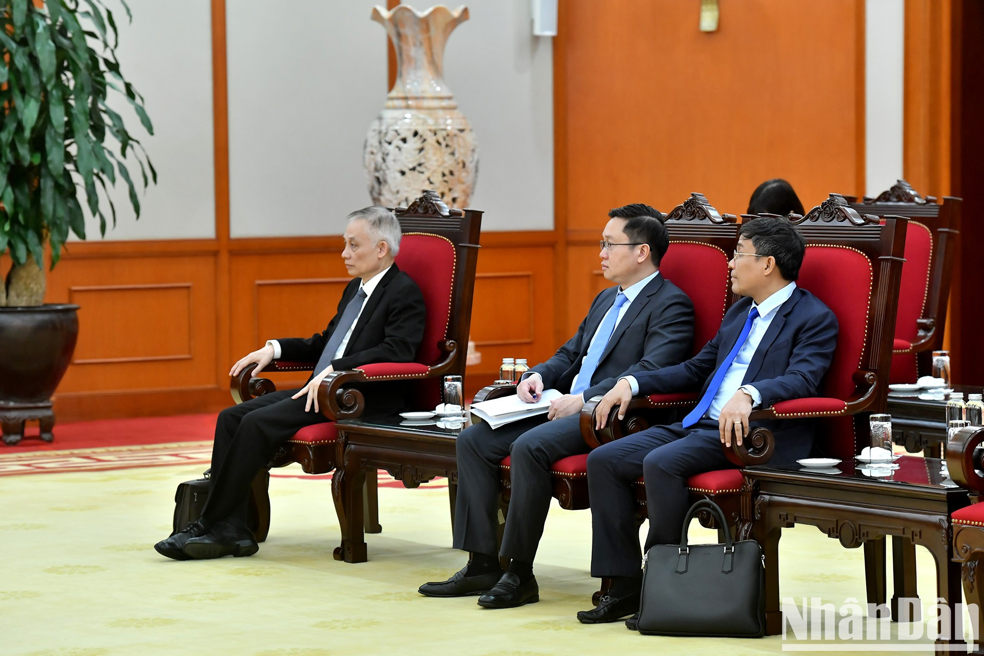 Asistentes vietnamitas en el evento.