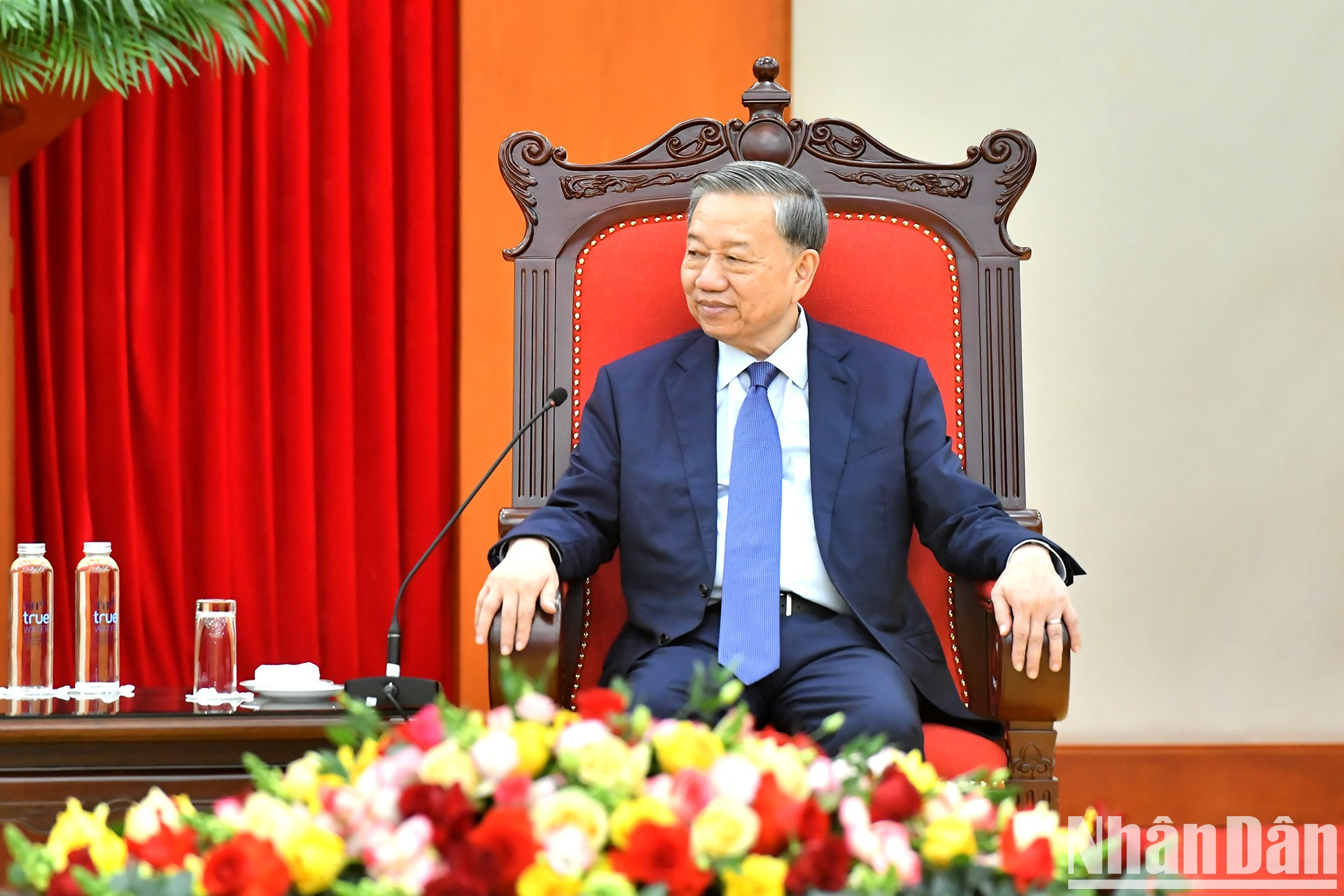 To Lam en la reunión. To Lam en la reunión.