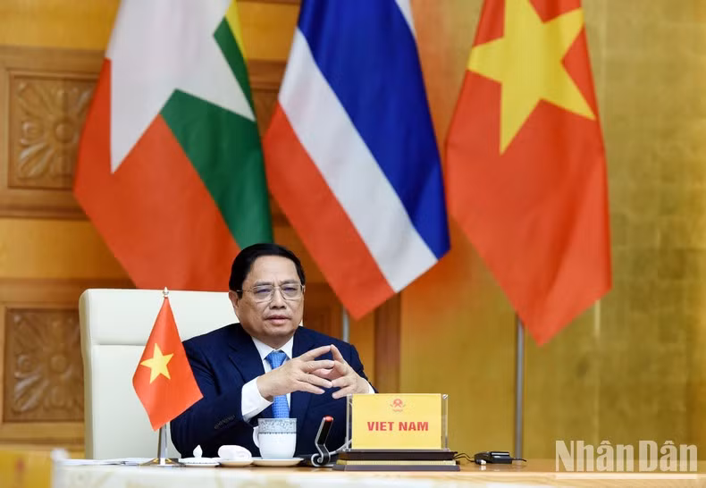 Minh Chinh habla en la cita.