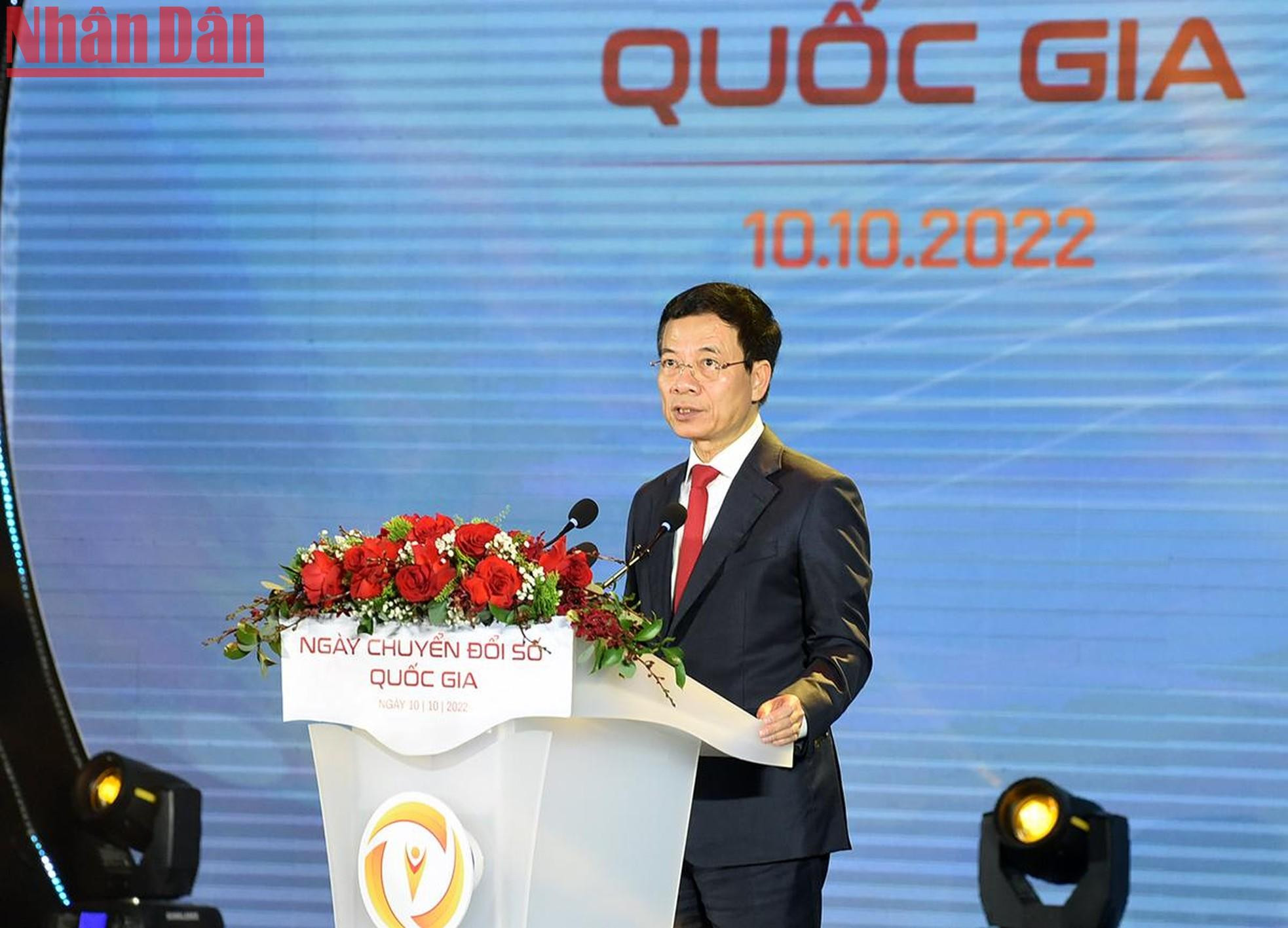 El ministro de Información y Comunicación, Nguyen Manh Hung, pronuncia el discurso de apertura del evento.