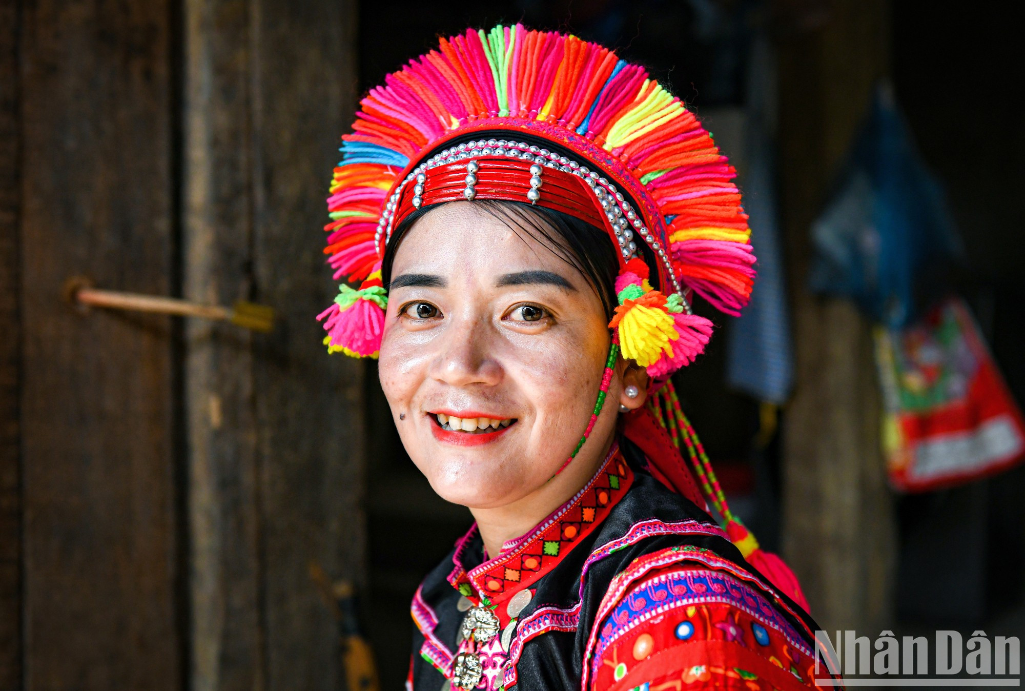 La felicidad se expresa a través de la encantadora sonrisa de una bella joven de la etnia La Hu. La felicidad se expresa a través de la encantadora sonrisa de una bella joven de la etnia La Hu.