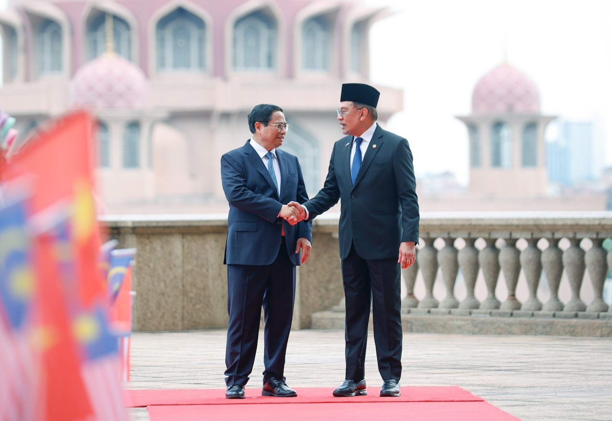 Ambos premieres en el acto.