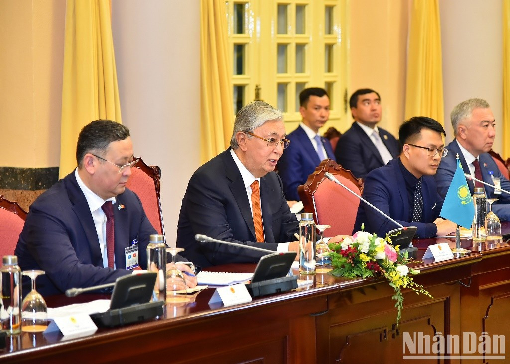 Habla presidente kazajo.