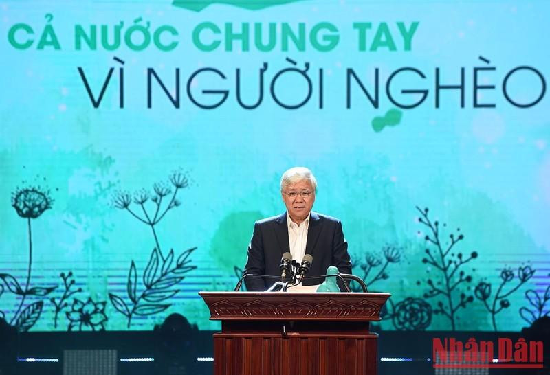 El presidente del Comité Central del Frente de la Patria de Vietnam, Do Van Chien, pronuncia un discurso en la gala. El presidente del Comité Central del Frente de la Patria de Vietnam, Do Van Chien, pronuncia un discurso en la gala.