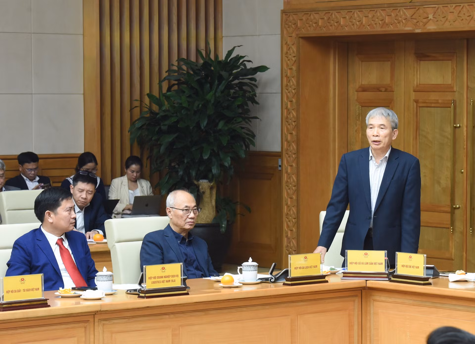 El vicepresidente y secretario general de la Asociación de Productos Forestales y de Madera de Vietnam, Ngo Si Hoai, en el evento. El vicepresidente y secretario general de la Asociación de Productos Forestales y de Madera de Vietnam, Ngo Si Hoai, en el evento.