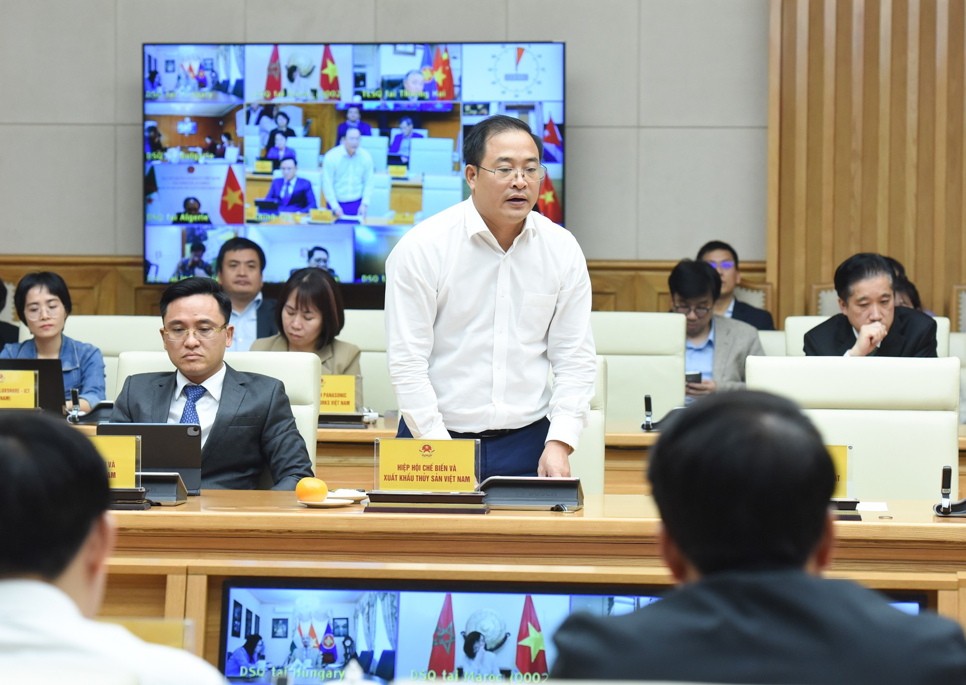 El secretario general de la Asociación de Exportadores y Productores de Productos del Mar de Vietnam, Nguyen Hoai Nam, habla en el evento. El secretario general de la Asociación de Exportadores y Productores de Productos del Mar de Vietnam, Nguyen Hoai Nam, habla en el evento.