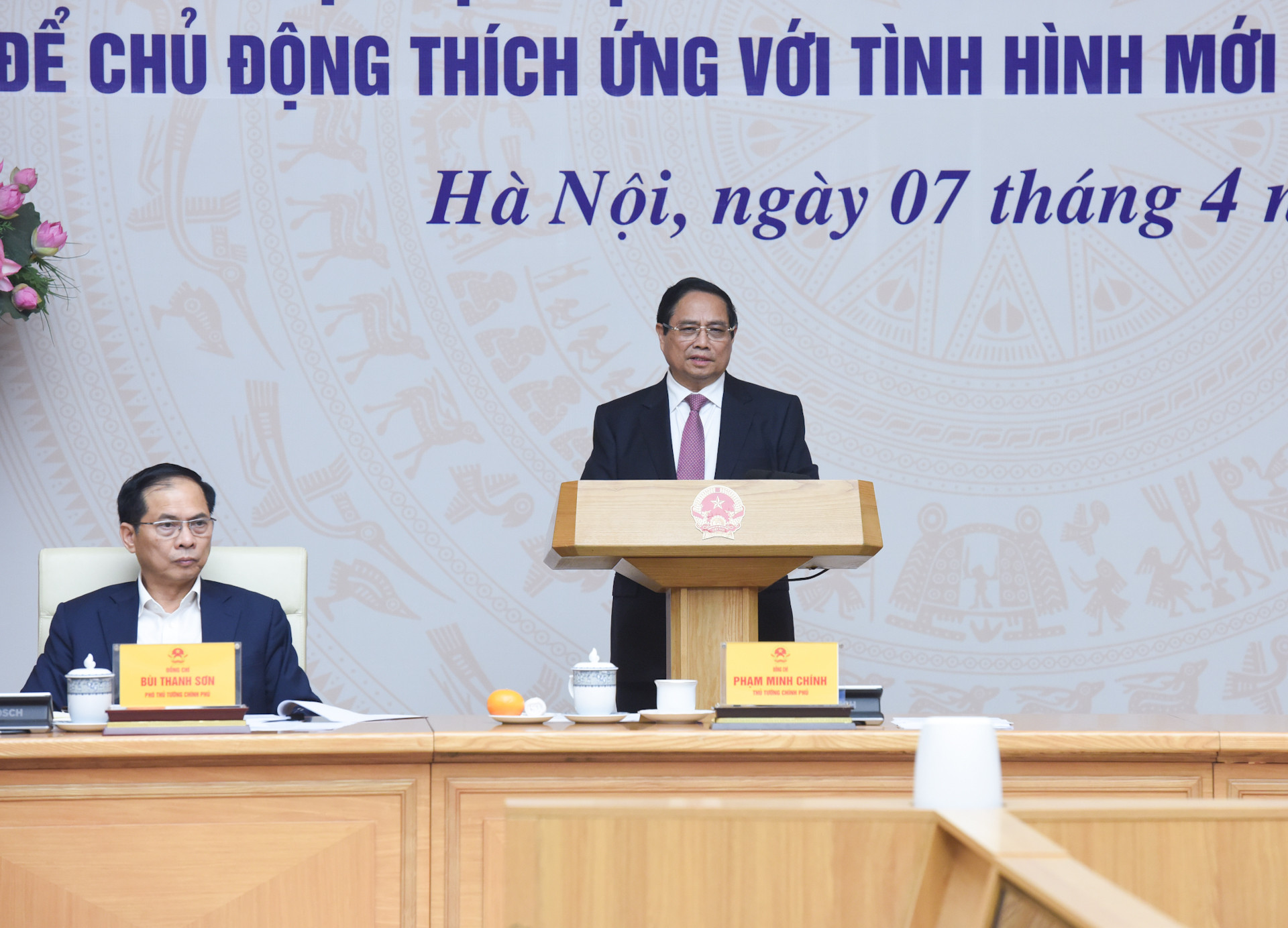 El primer ministro de Vietnam, Pham Minh Chinh, preside la conferencia. El primer ministro de Vietnam, Pham Minh Chinh, preside la conferencia.