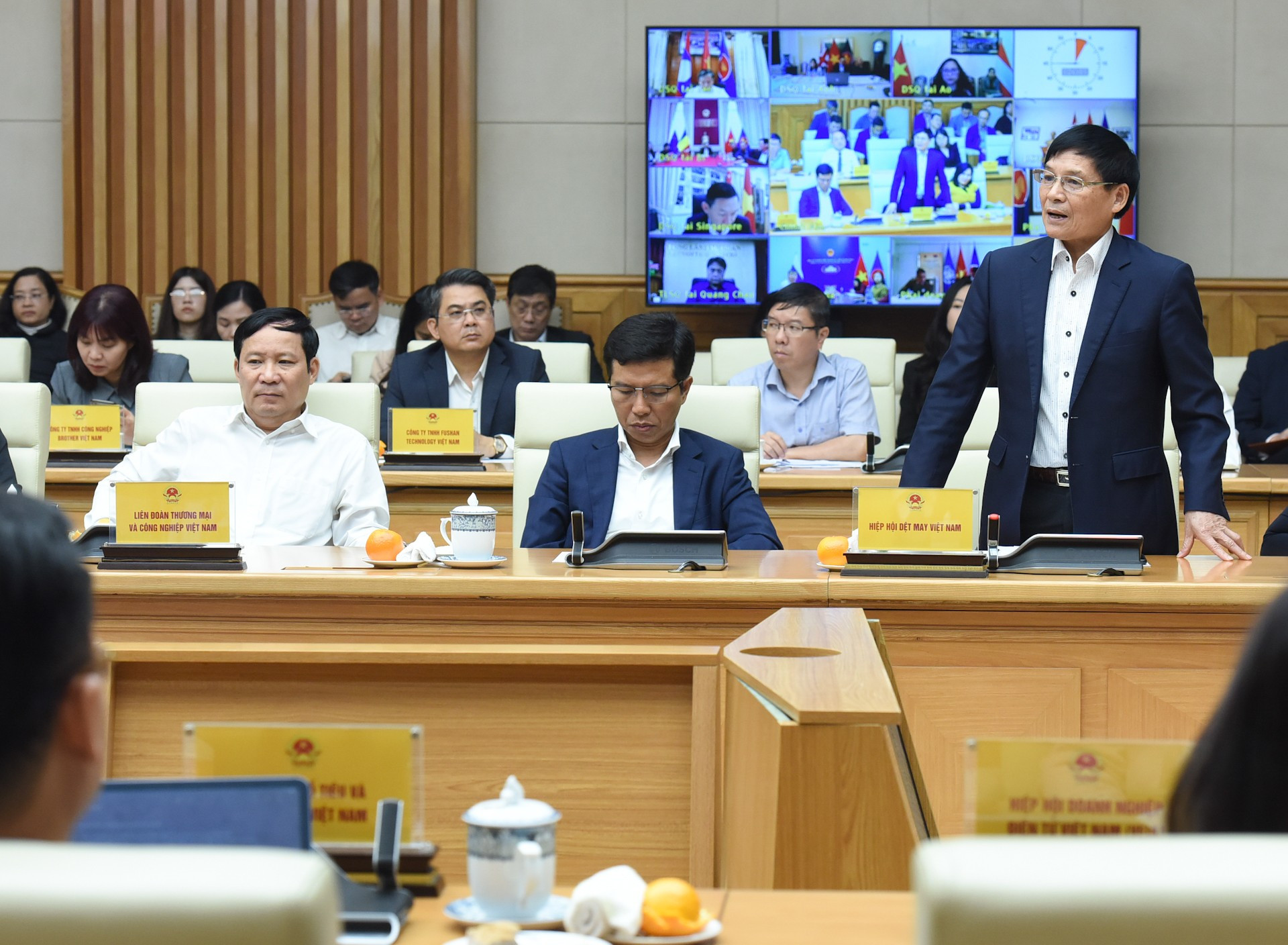 El vicepresidente y secretario general de la Asociación de Textiles y Confecciones de Vietnam, Truong Van Cam, en la cita. El vicepresidente y secretario general de la Asociación de Textiles y Confecciones de Vietnam, Truong Van Cam, en la cita.