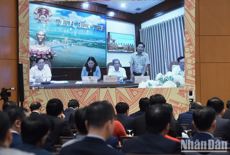 El granjero Dang Van Bay, de la provincia de Ben Tre, interviene. El granjero Dang Van Bay, de la provincia de Ben Tre, interviene.