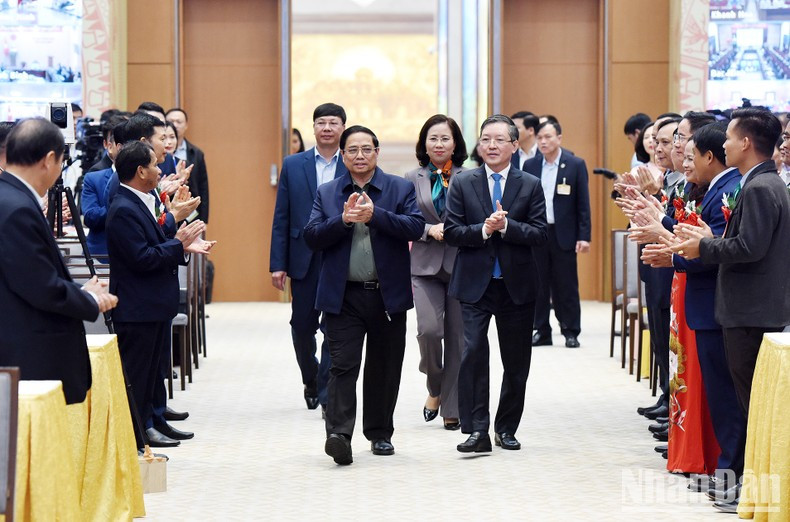 El primer ministro Pham Minh Chinh llega a la cita. El primer ministro Pham Minh Chinh llega a la cita.