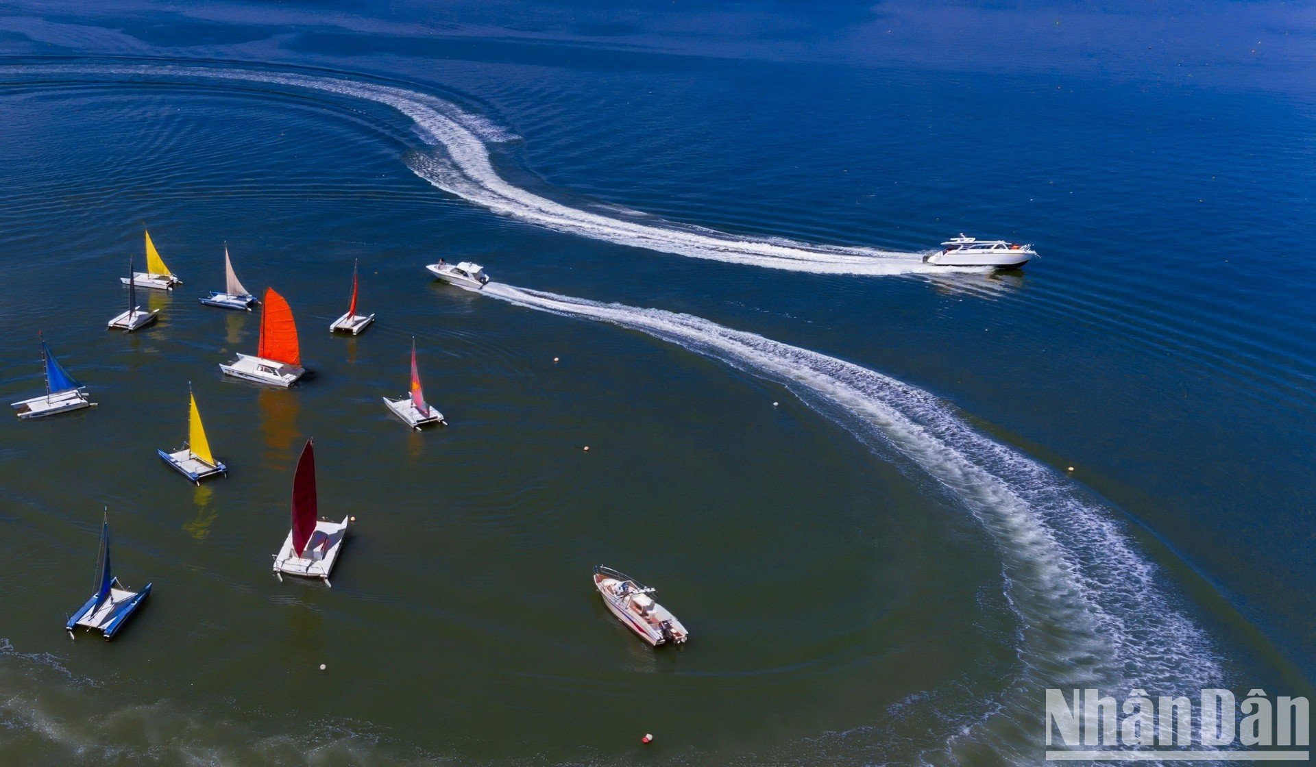 El turismo marino aporta importantes ingresos a las provincias y ciudades costeras. Incluso en muchas ciudades centrales, este tipo de turismo es el que más aporta al presupuesto y crea empleo.