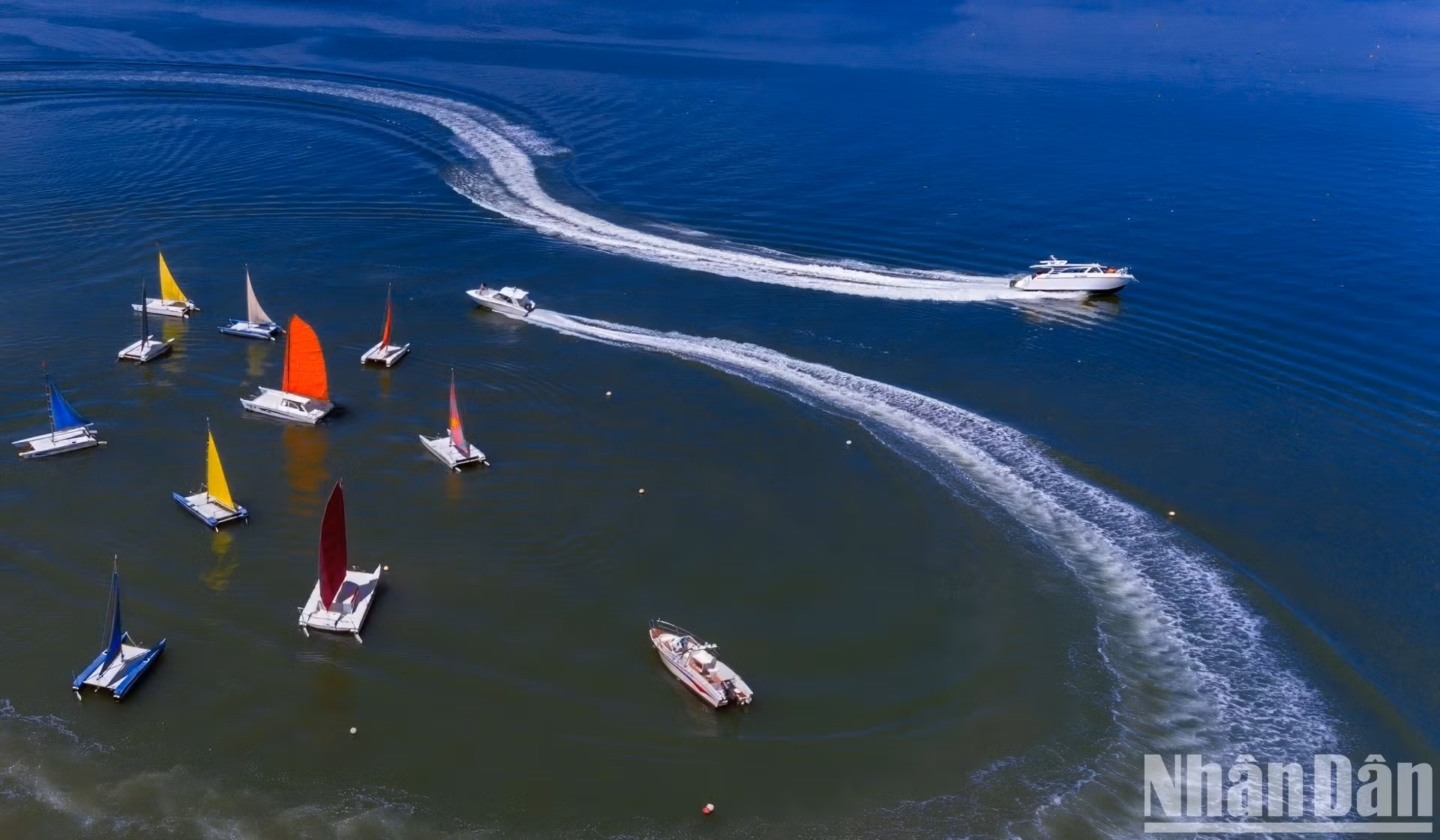 El turismo marino aporta importantes ingresos a las provincias y ciudades costeras. Incluso en muchas ciudades centrales, este tipo de turismo es el que más aporta al presupuesto y crea empleo.