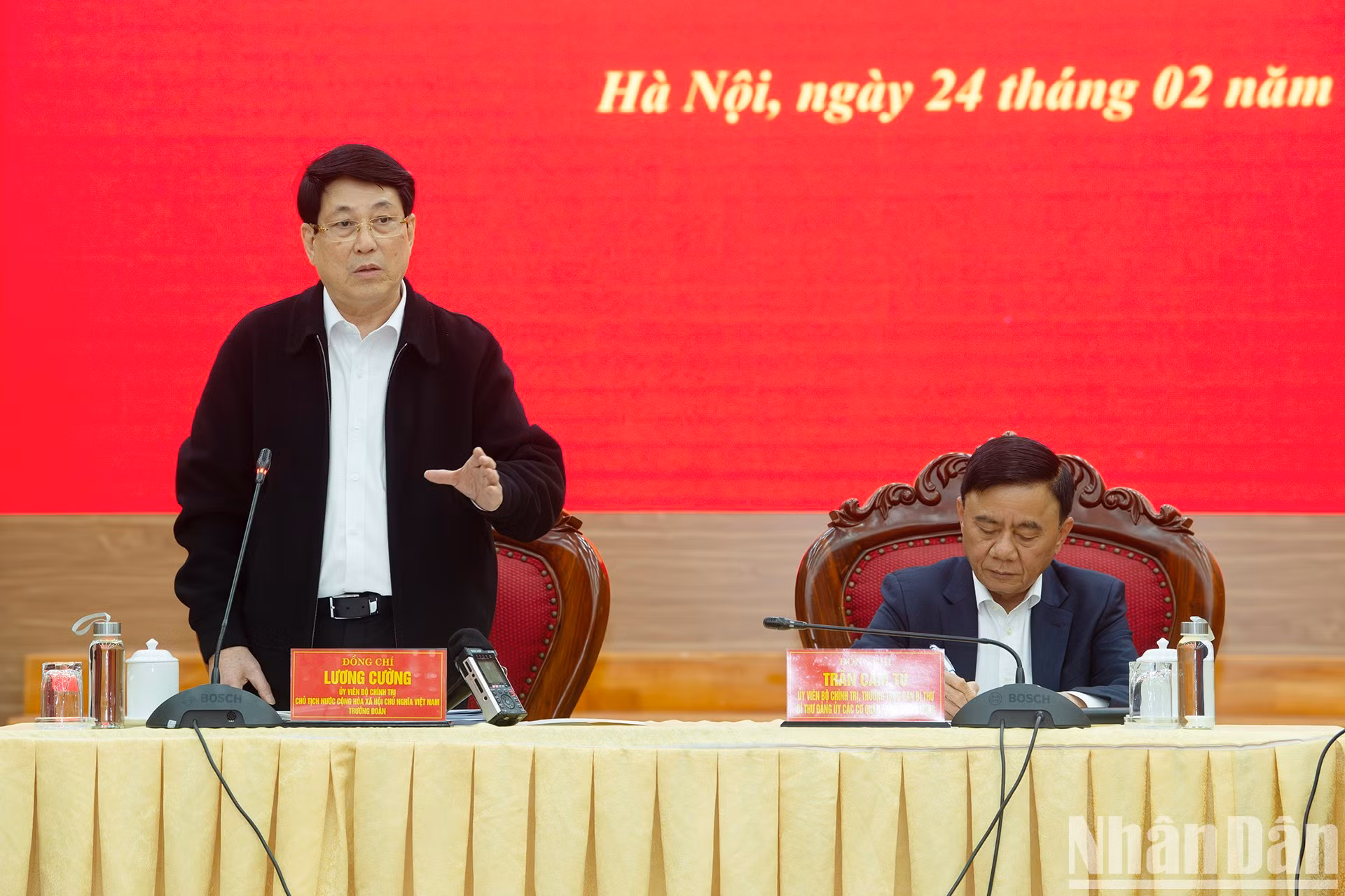 Luong Cuong habla en la cita.