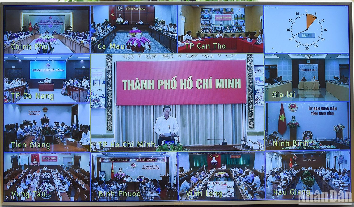 El presidente del Comité Popular de Ciudad Ho Chi Minh, Phan Van Mai, habla en el evento.