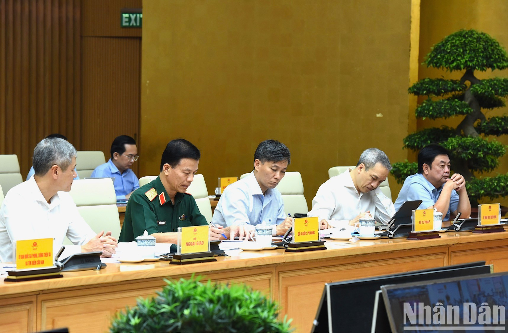 Asistentes a la reunión. Asistentes a la reunión.