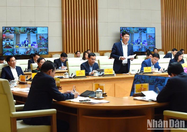 El representante del Ministerio de Justicia habla en la reunión. El representante del Ministerio de Justicia habla en la reunión.