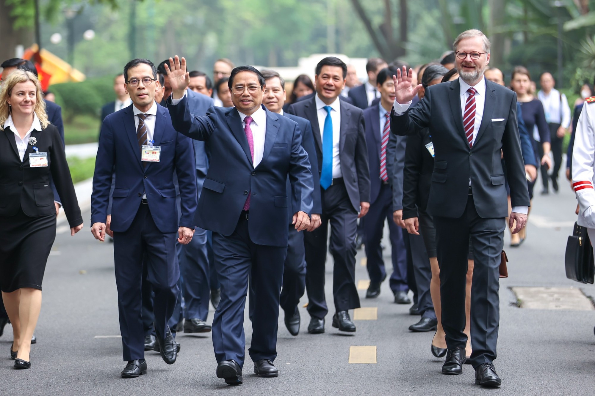 El primer ministro de Vietnam, Pham Minh Chinh, y su homólogo checo, Petr Fiala. El primer ministro de Vietnam, Pham Minh Chinh, y su homólogo checo, Petr Fiala.