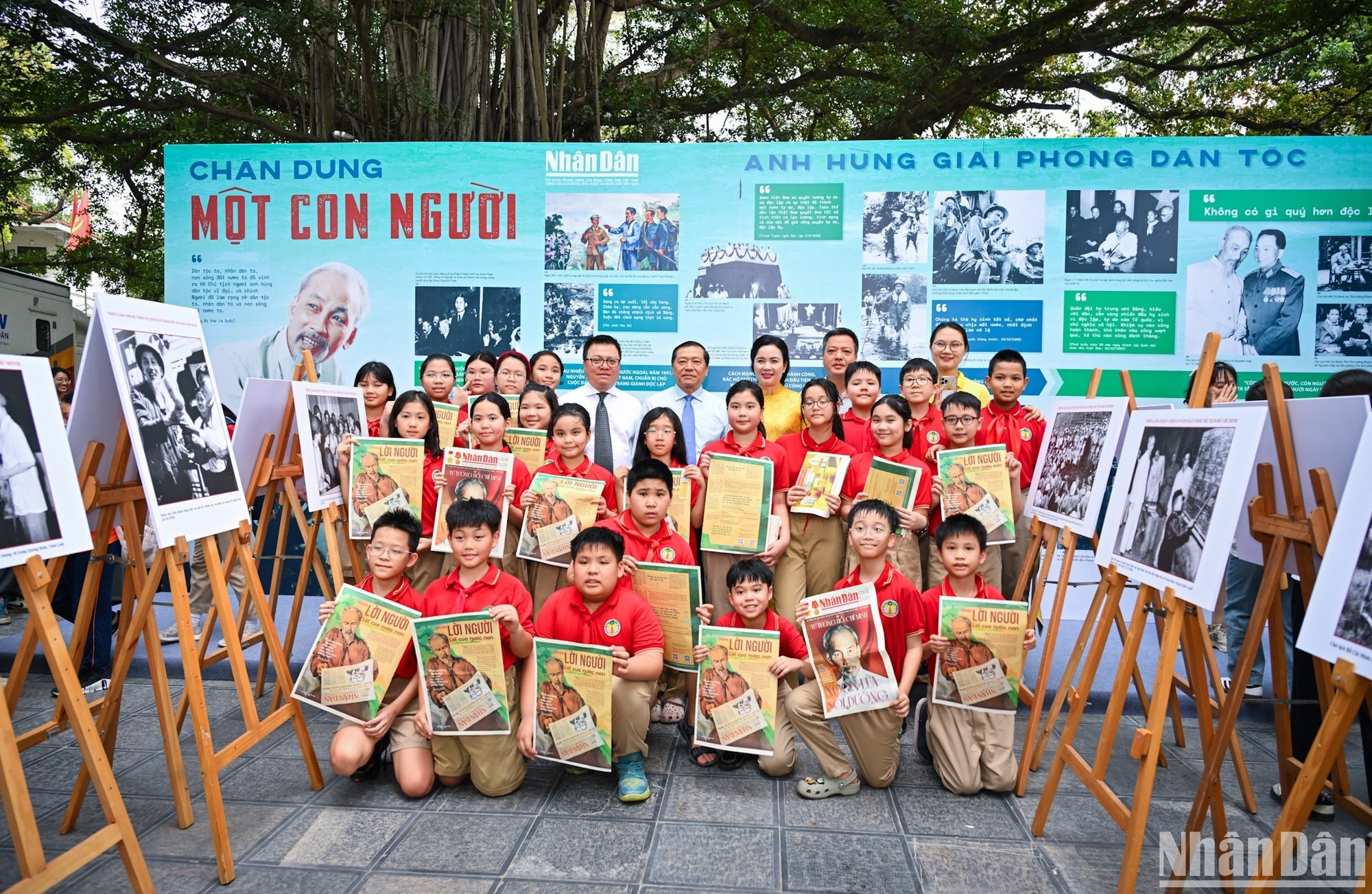 Uno de los aspectos más destacados de esta campaña especial de comunicación es la edición número 1890 de la publicación Nhan Dan Fin de Semana.