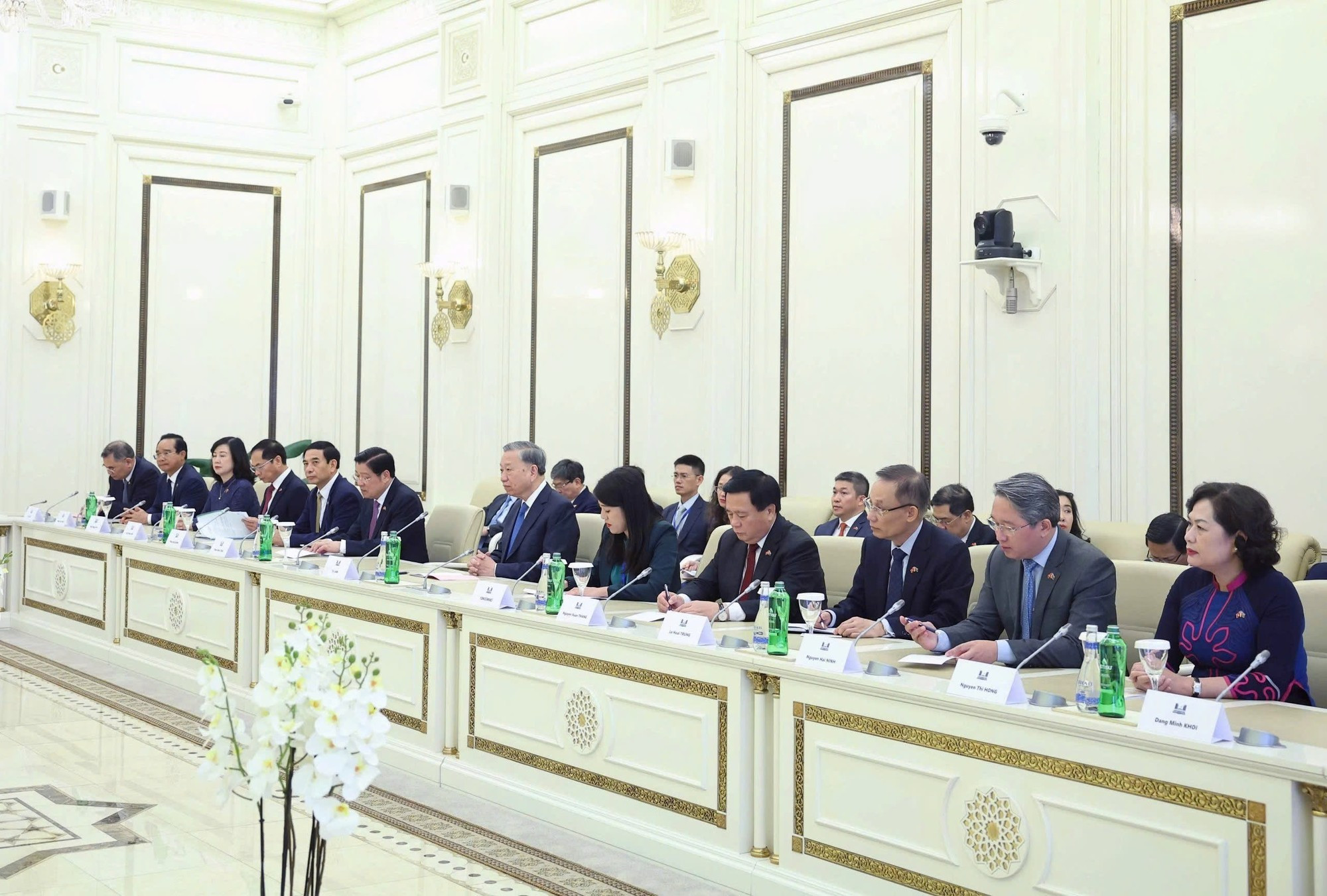 La delegación vietnamita en la reunión.