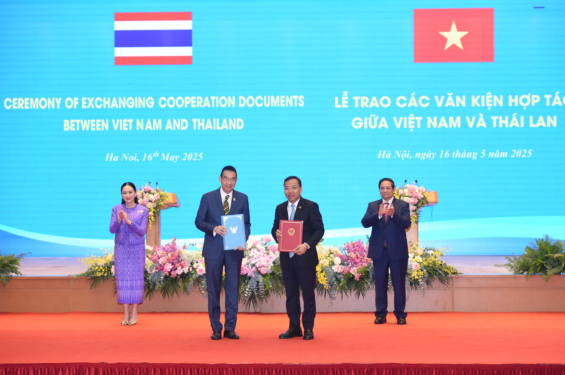 Firman el Memorando de Entendimiento entre el Ministerio de Industria y Comercio de Vietnam y el Ministerio de Comercio de Tailandia sobre cooperación en economía y comercio. Firman el Memorando de Entendimiento entre el Ministerio de Industria y Comercio de Vietnam y el Ministerio de Comercio de Tailandia sobre cooperación en economía y comercio.