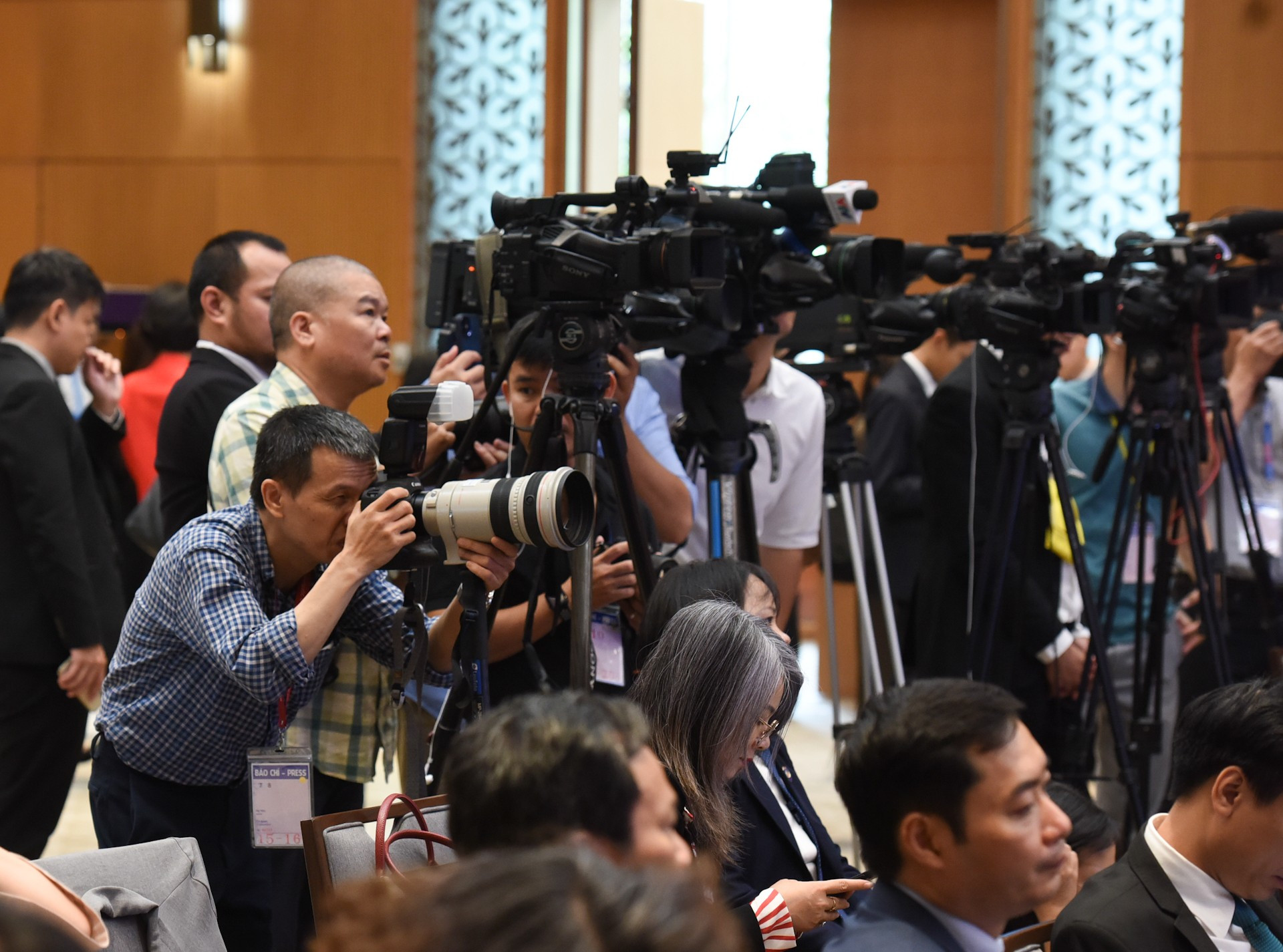 Los medios de prensa en la cita. Los medios de prensa en la cita.