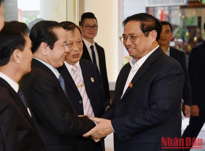 El jefe de Gobierno con los delegados del Comité Permanente de la AVV.