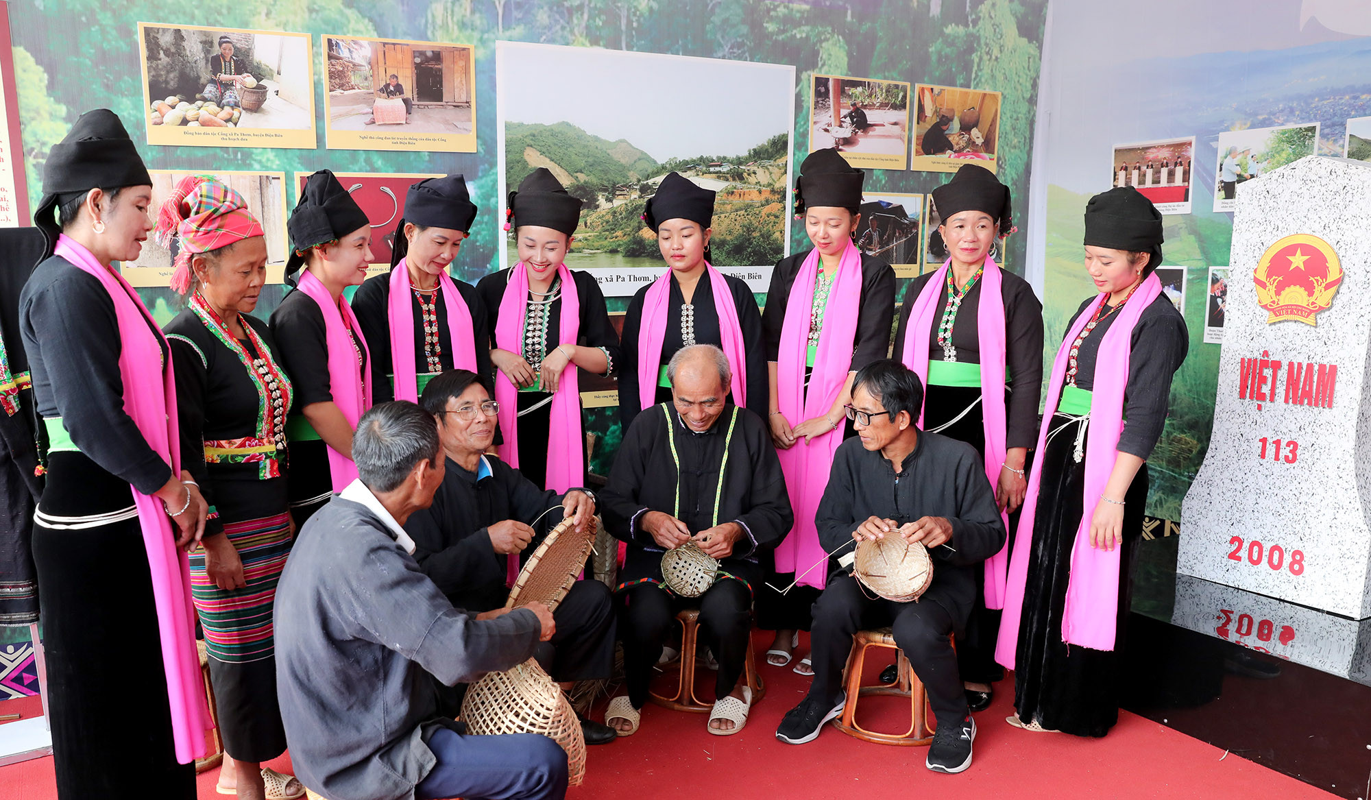 En el espacio del pueblo étnico Cong. En el espacio del pueblo étnico Cong.