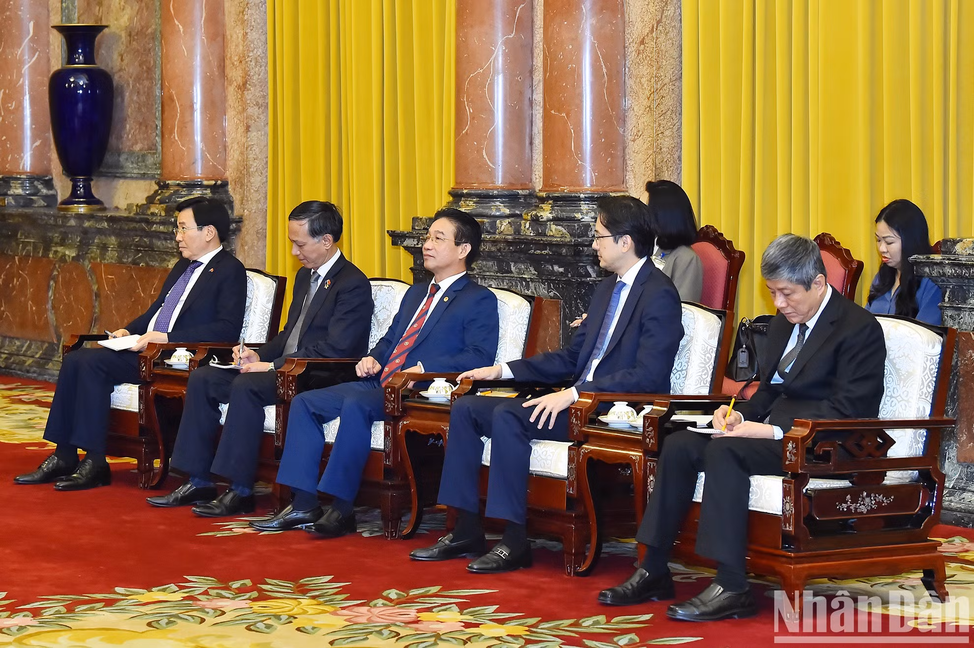 Delegados vietnamitas asistentes al encuentro