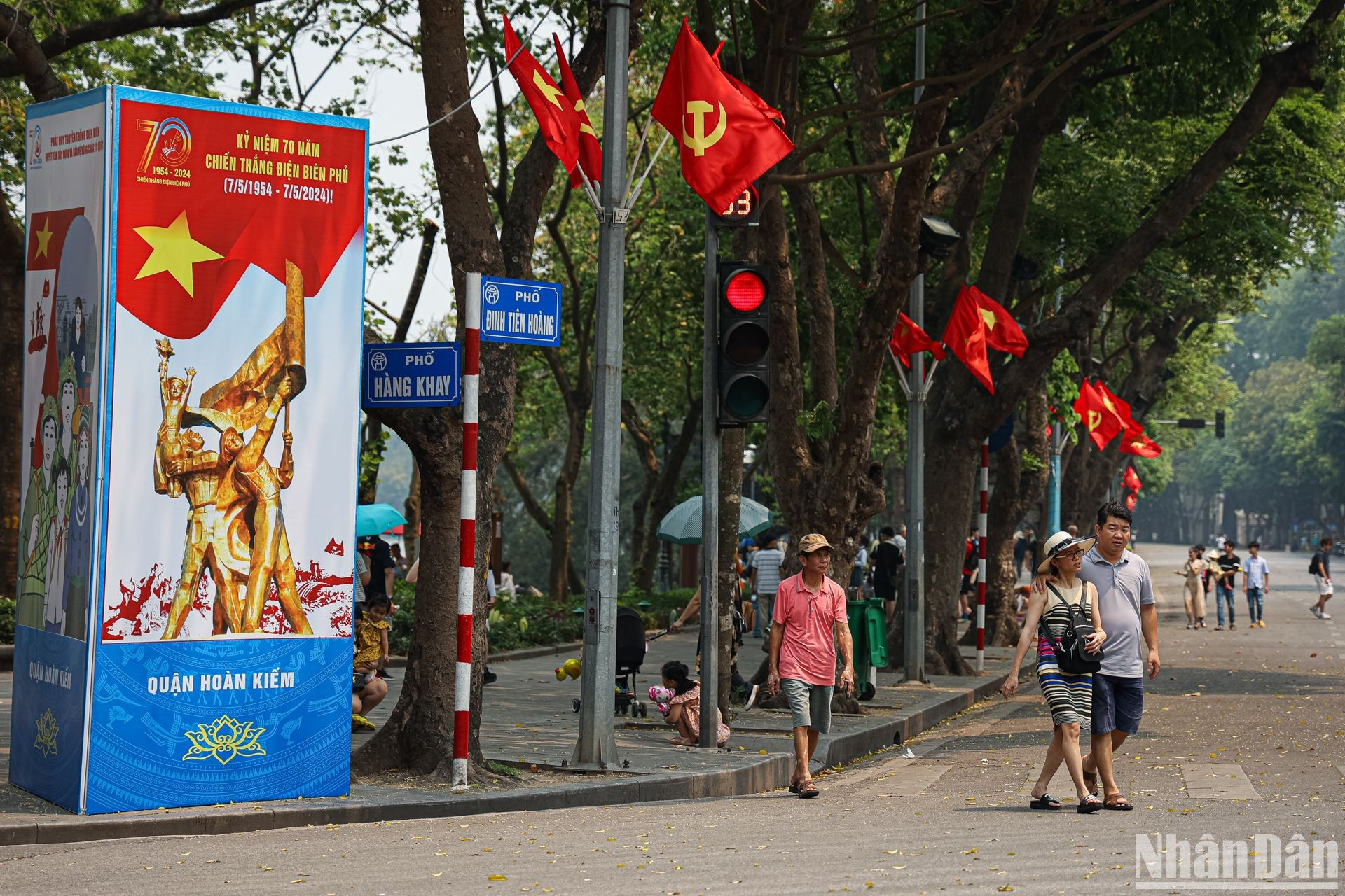 Cada esquina de la capital está decorada para celebrar la fiesta más importante del país. Cada esquina de la capital está decorada para celebrar la fiesta más importante del país.