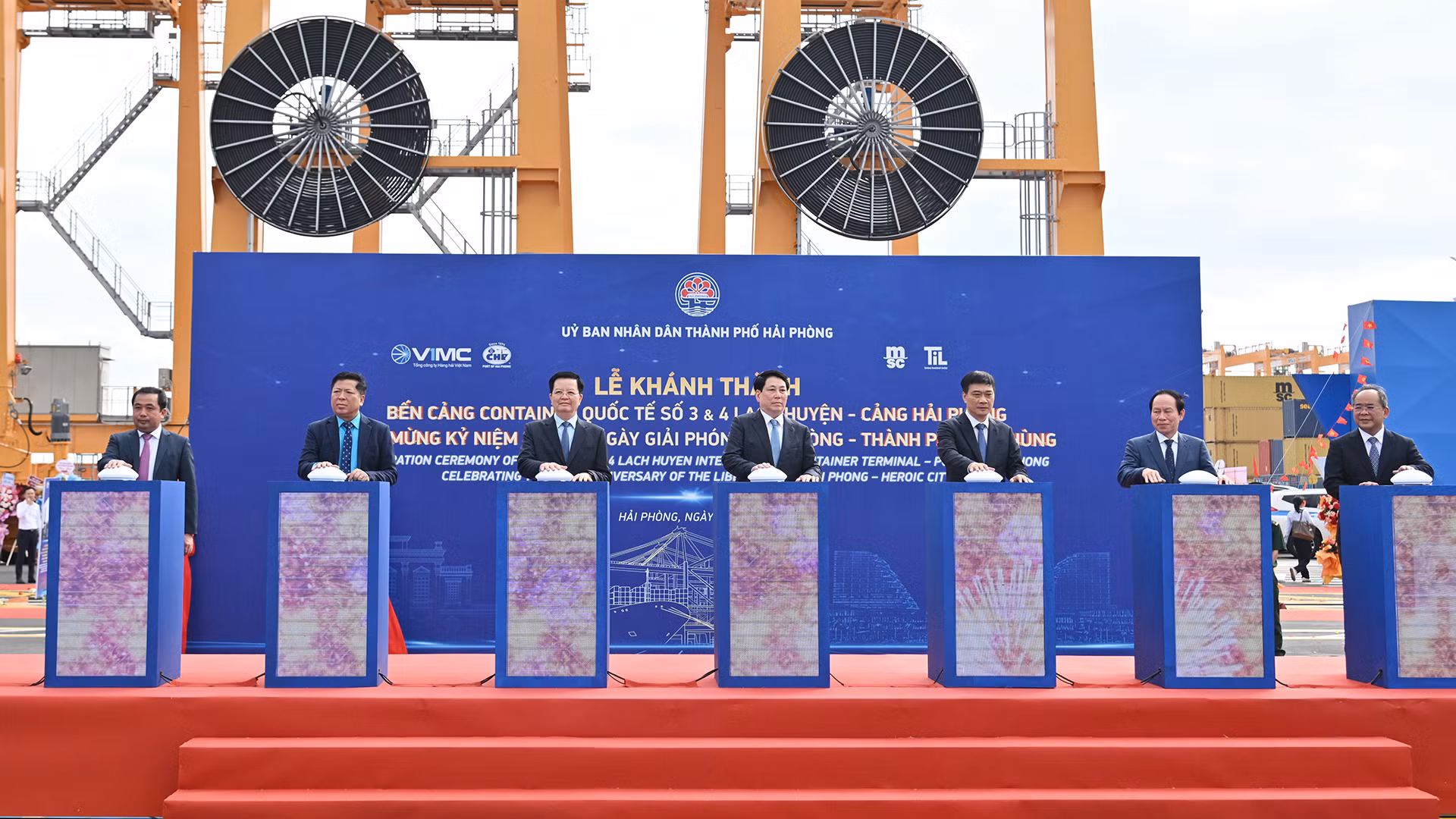 [Foto] Presidente asiste a la inauguración del terminal internacional de contenedores en Hai Phong