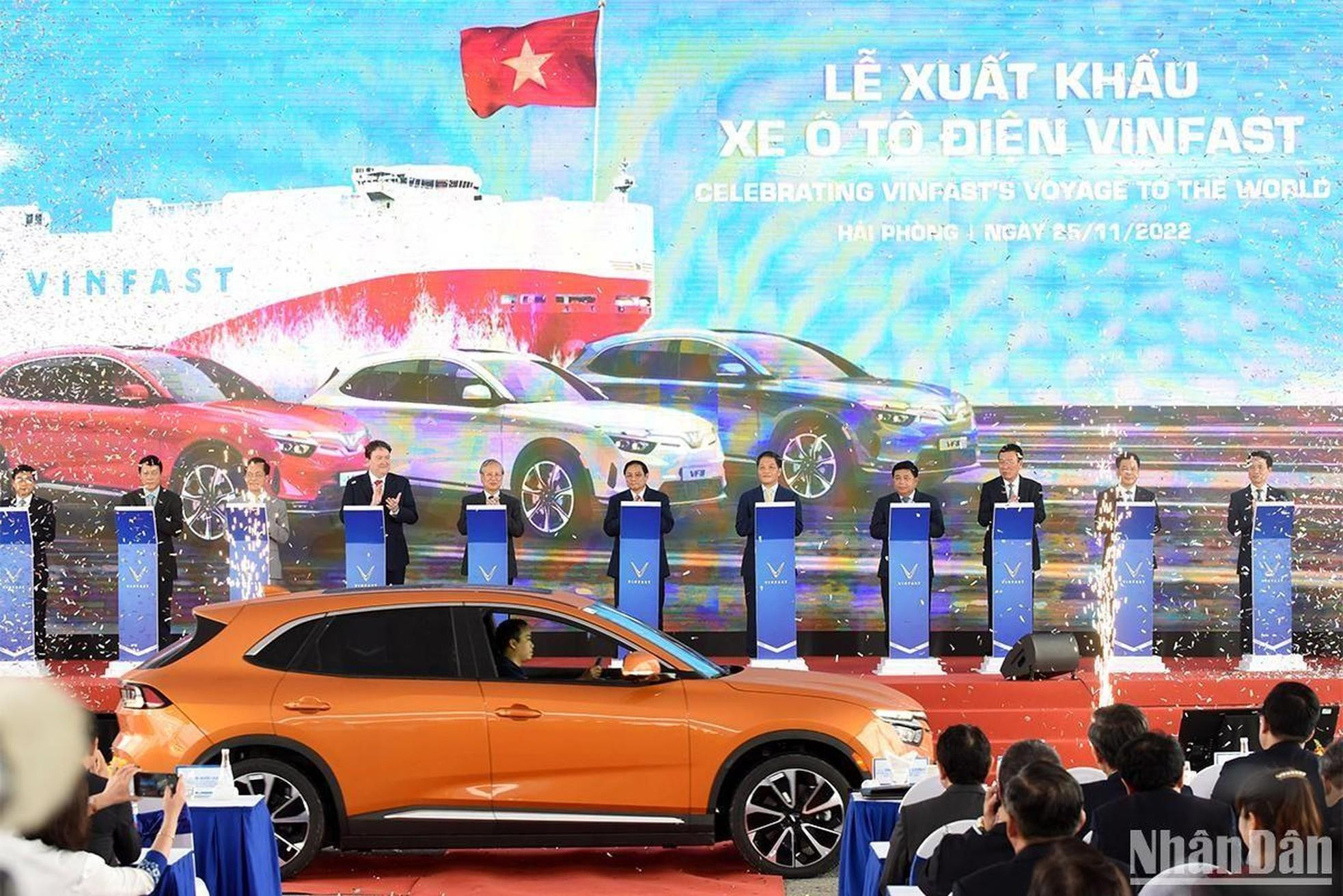 Ceremonia de exportación de los autos eléctricos EV del modelo VF8 a Estados Unidos.