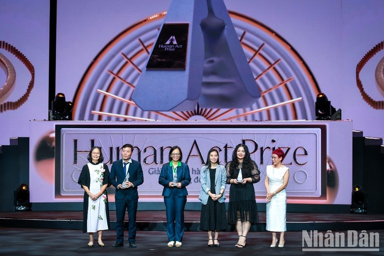 Los ganadores son la compañía Genestory, la Organización de Medicina Comunitaria y Ethnicity Vietnam. Los ganadores son la compañía Genestory, la Organización de Medicina Comunitaria y Ethnicity Vietnam.