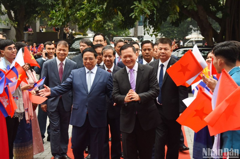 [Foto] Premieres de Vietnam y Camboya se reúnen con estudiantes de ambos países