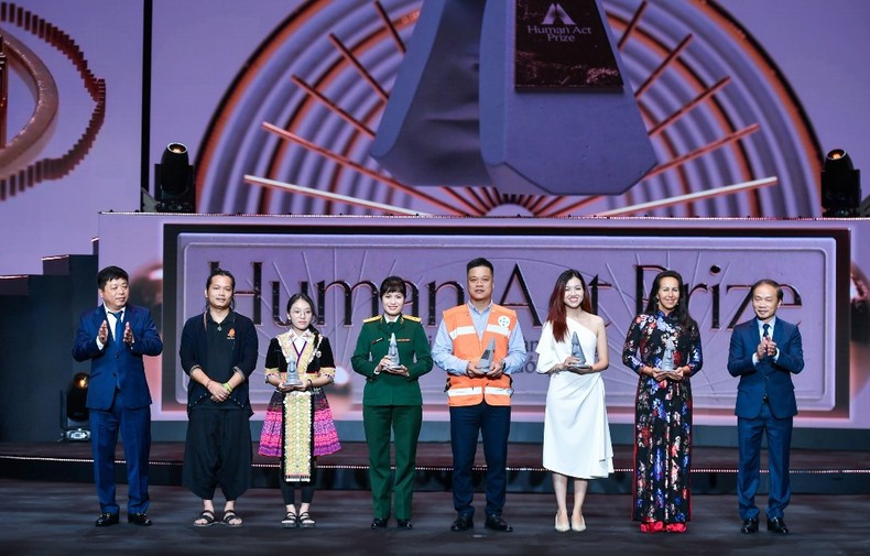 Los proyectos ganadores incluyen: “Criar niños”, "Corazón para ti", FAS Angel, la Iniciativa del cáncer de sal y la Fundación LOAN. Los proyectos ganadores incluyen: “Criar niños”, "Corazón para ti", FAS Angel, la Iniciativa del cáncer de sal y la Fundación LOAN.