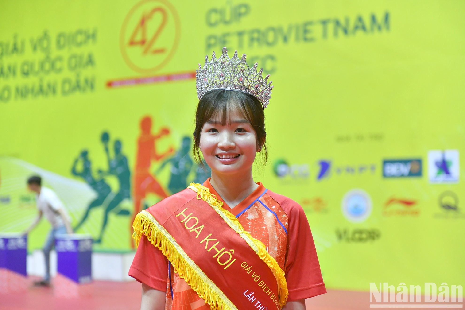 Vo Kim Tham con la corona. Vo Kim Tham con la corona.