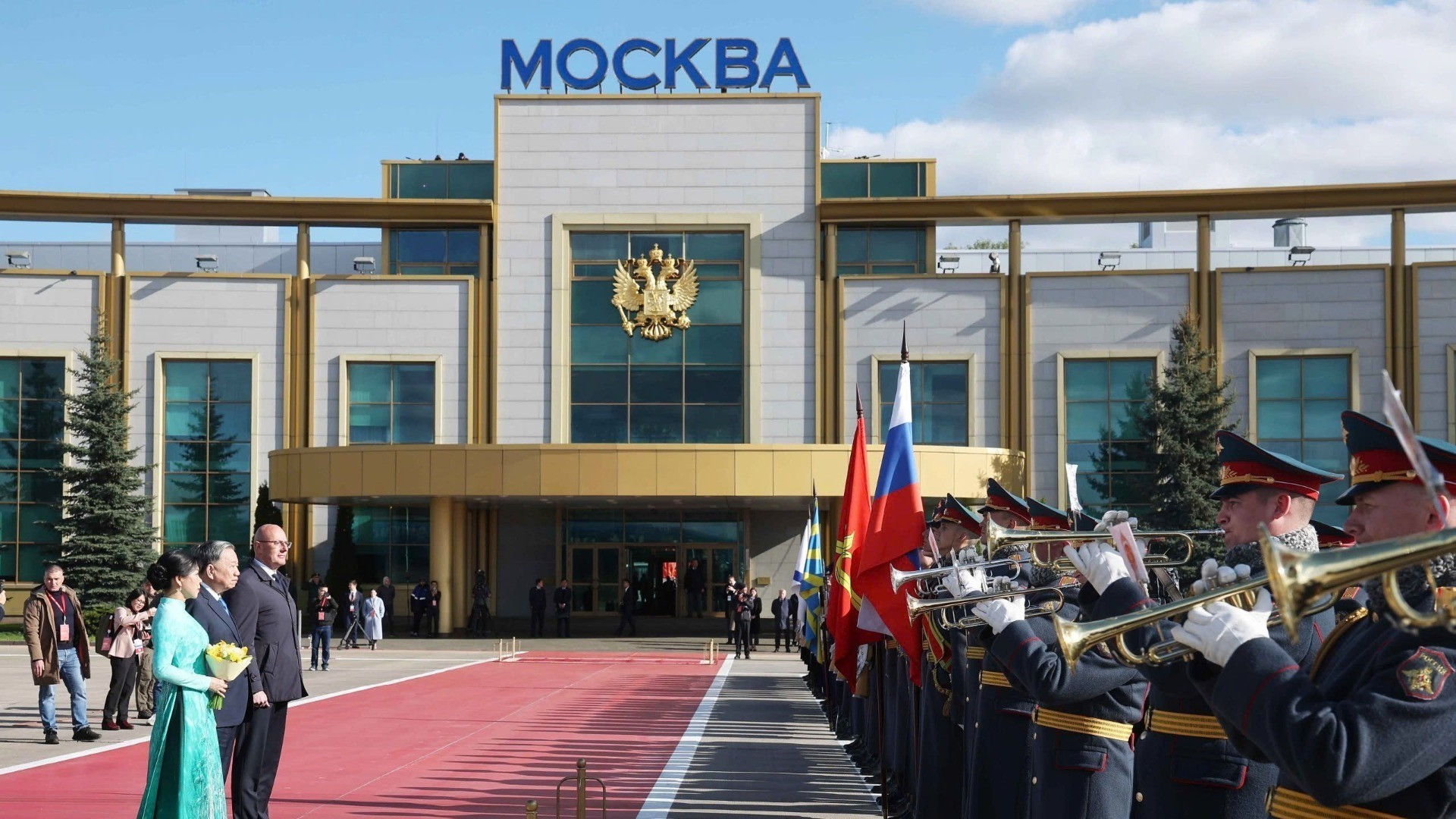 En la ceremonia de bienvenida.