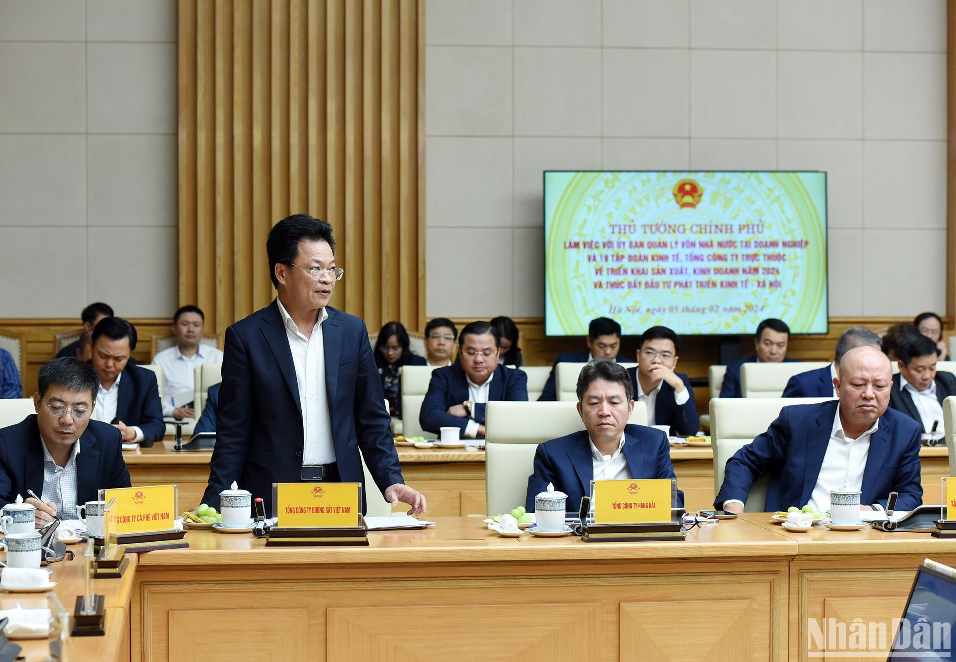 El presidente de la junta directiva de la Corporación de Ferrocarriles de Vietnam, Dang Sy Manh. El presidente de la junta directiva de la Corporación de Ferrocarriles de Vietnam, Dang Sy Manh.