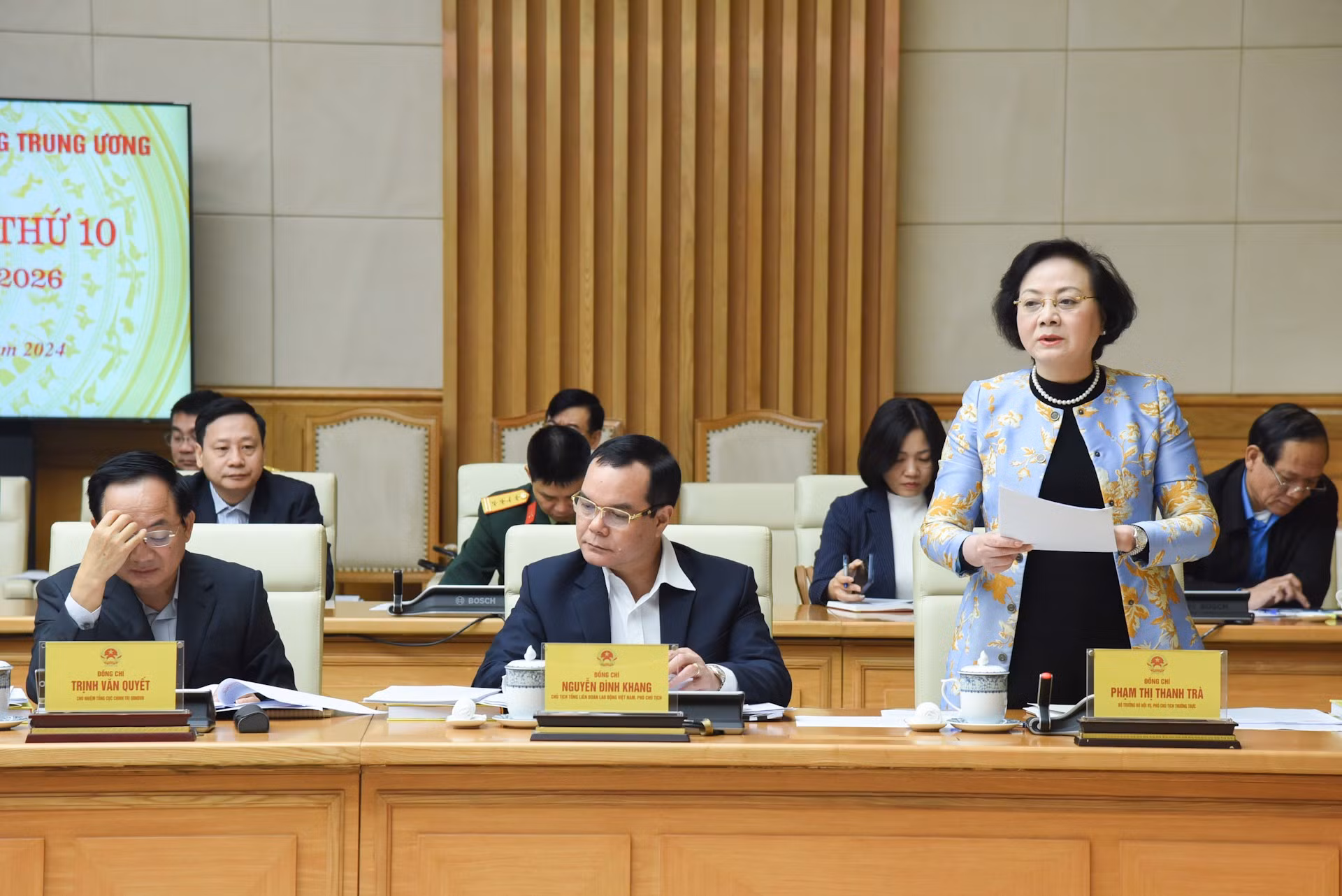 La ministra del Interior, Pham Thi Thanh Tra, vicepresidenta permanente del Consejo, habla en la cita.