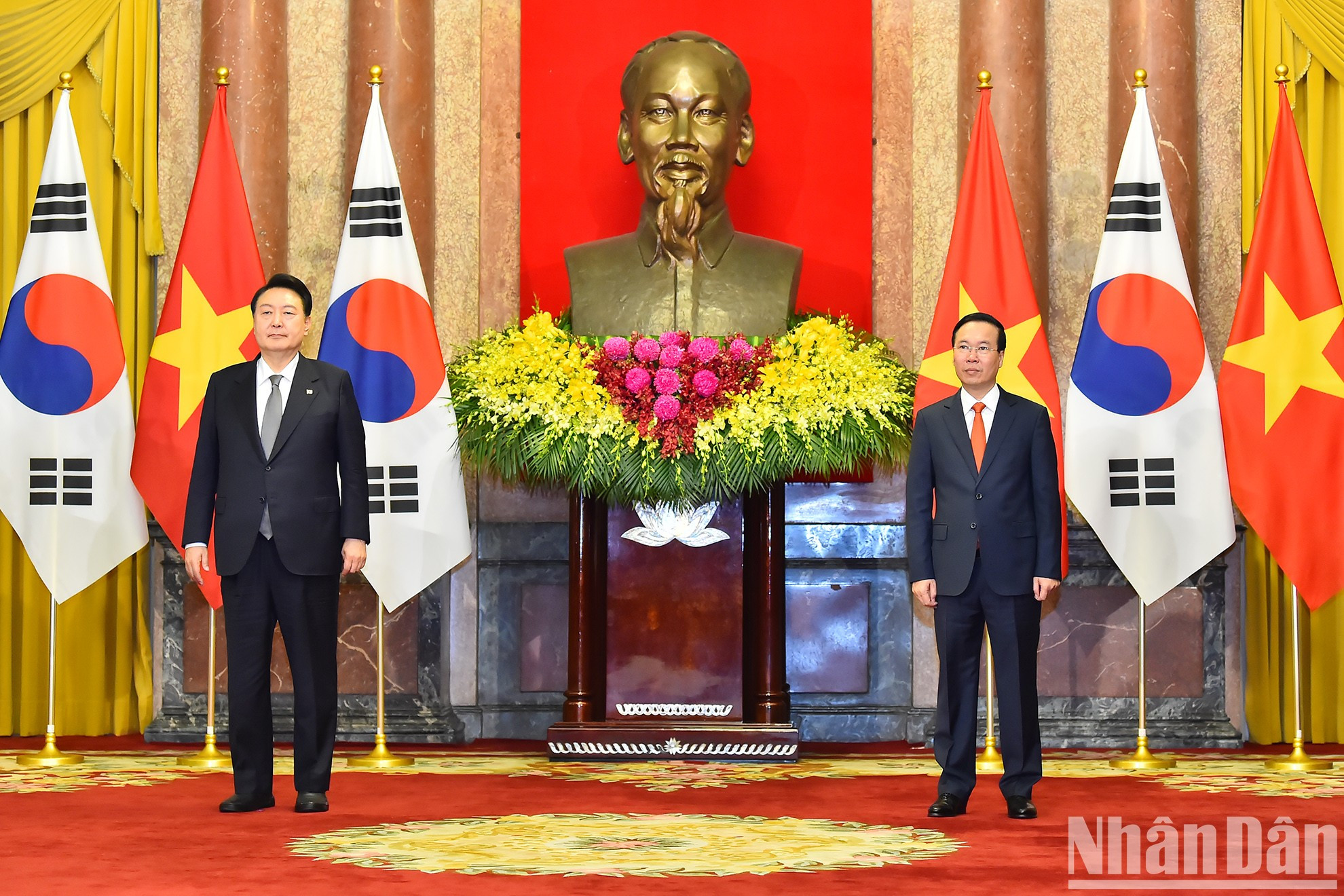 El presidente de Vietnam, Vo Van Thuong, y su similar surcoreano, Yoon suk Yeol, en el evento. El presidente de Vietnam, Vo Van Thuong, y su similar surcoreano, Yoon suk Yeol, en el evento.