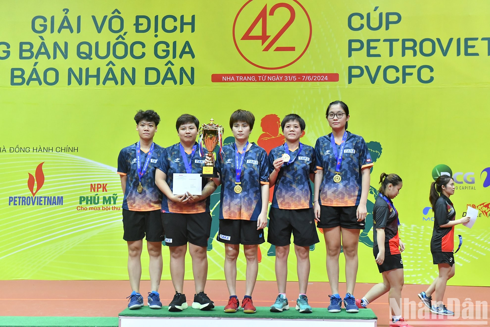 Equipo Ciudad Ho Chi Minh gana la categoría de equipo femenino. Equipo Ciudad Ho Chi Minh gana la categoría de equipo femenino.