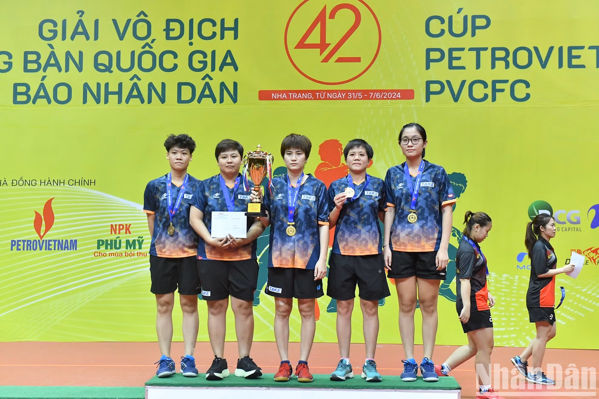 Equipo Ciudad Ho Chi Minh gana la categoría de equipo femenino.
