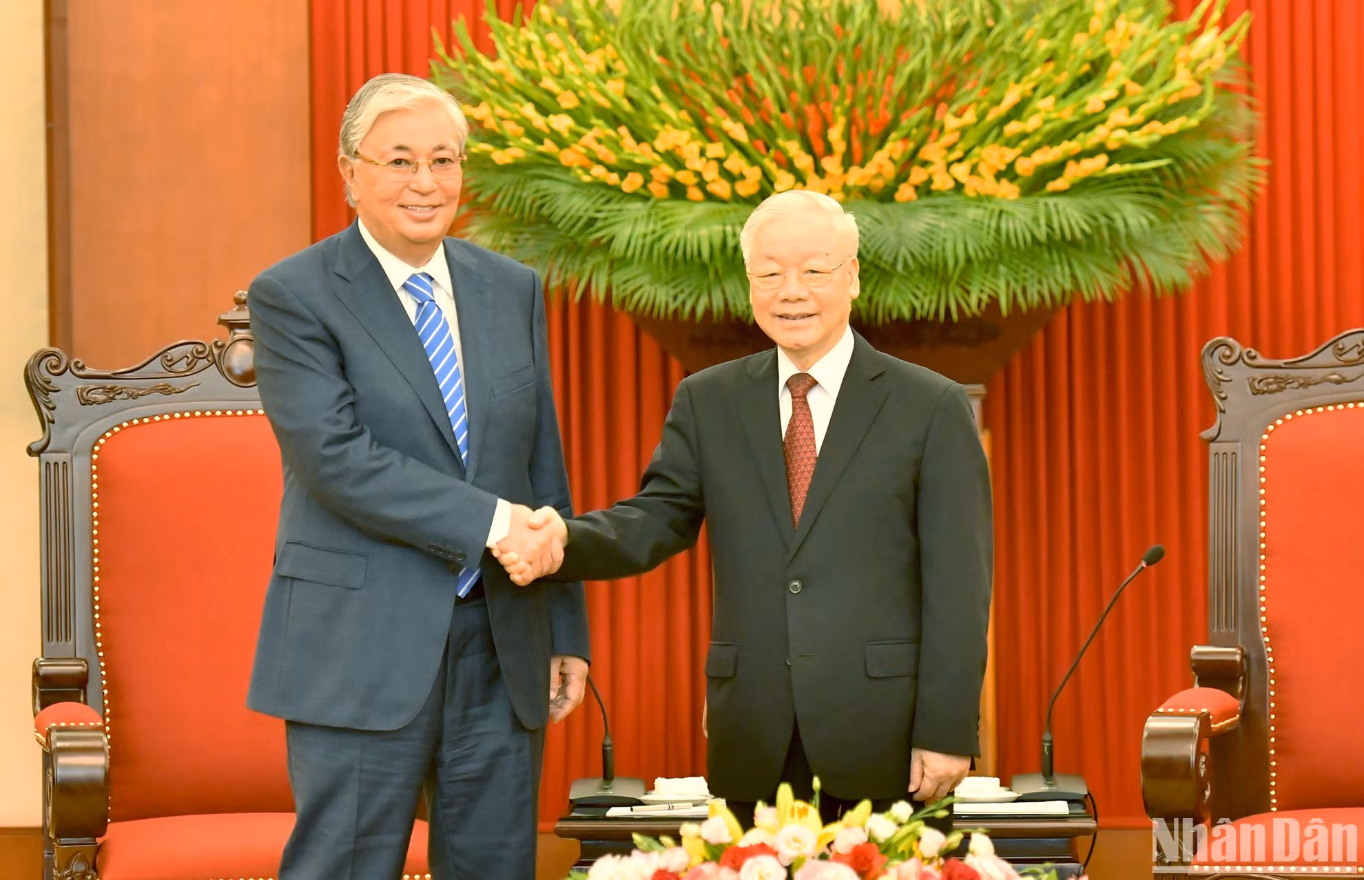[Foto] Máximo dirigente partidista de Vietnam sostiene reunión con presidente kazajo