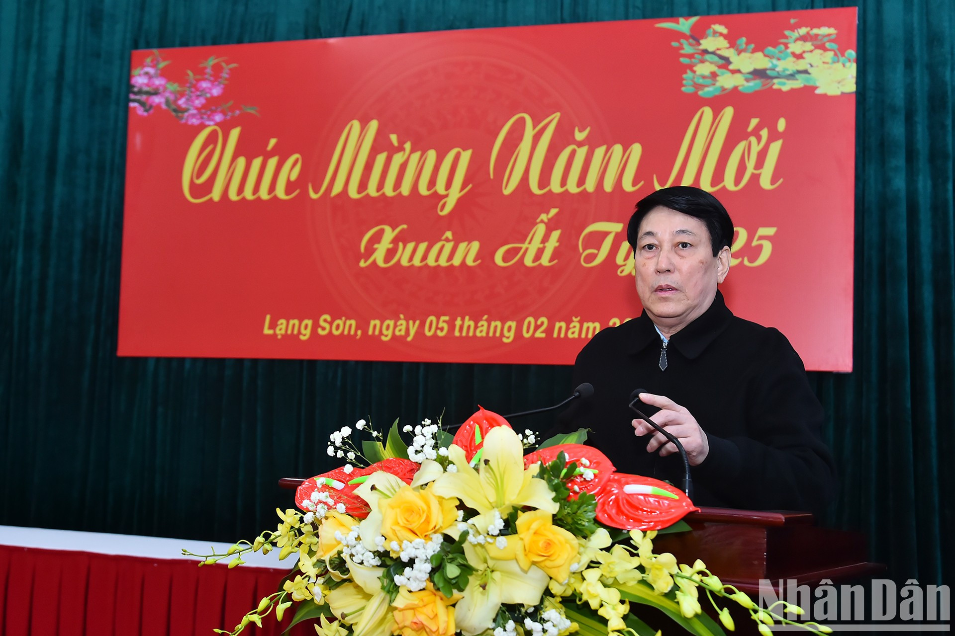 Luong Cuong habla en el encuentro. Luong Cuong habla en el encuentro.