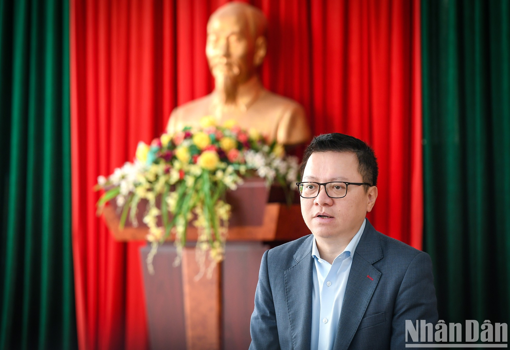 Quoc Minh reconoció los esfuerzos de los medios periodísticos locales en los últimos tiempos y enfatizó la necesidad de fortalecer la transformación digital y aplicar la tecnología en el periodismo moderno.