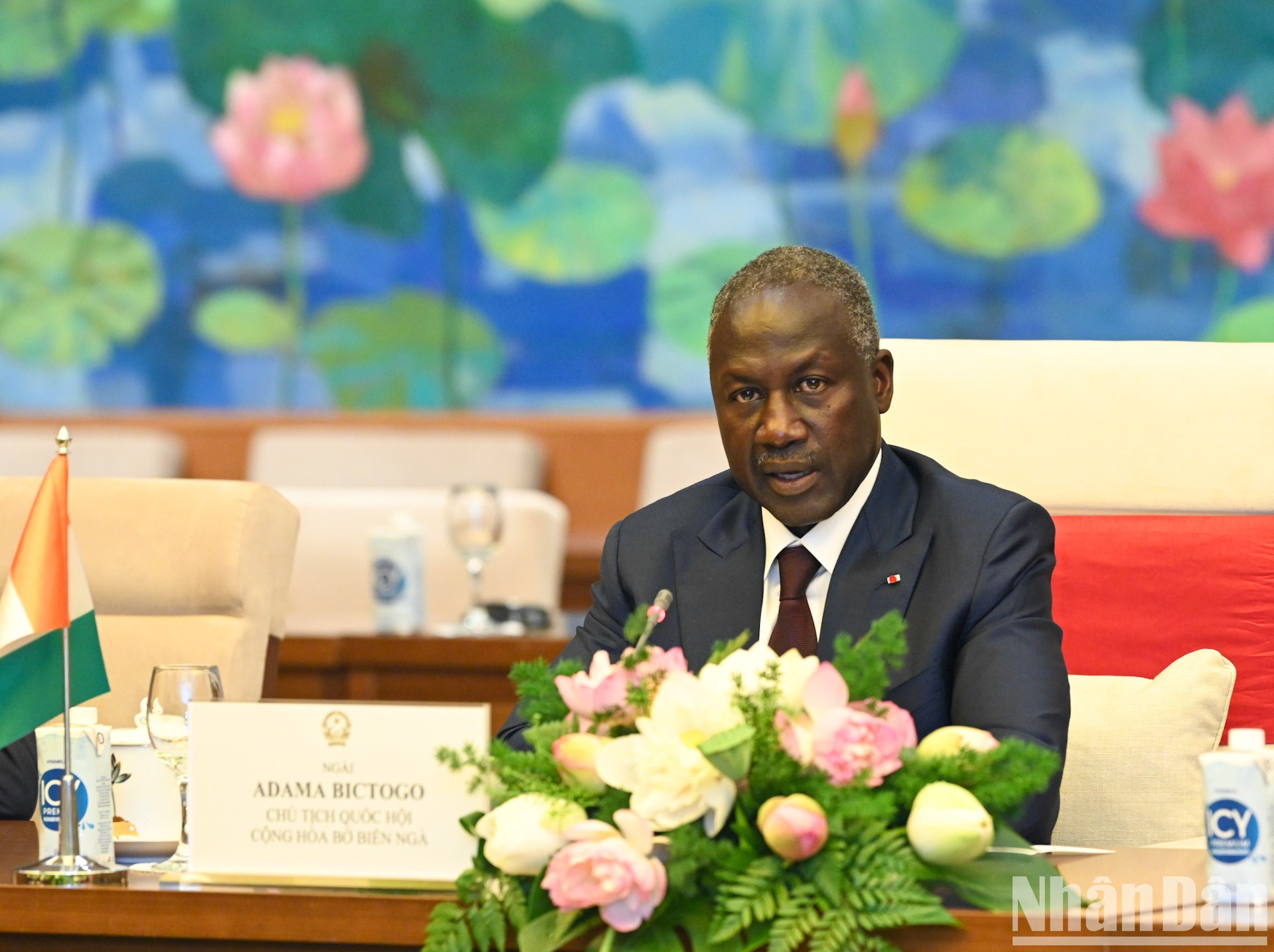 Adama Bictogo habla en el evento.