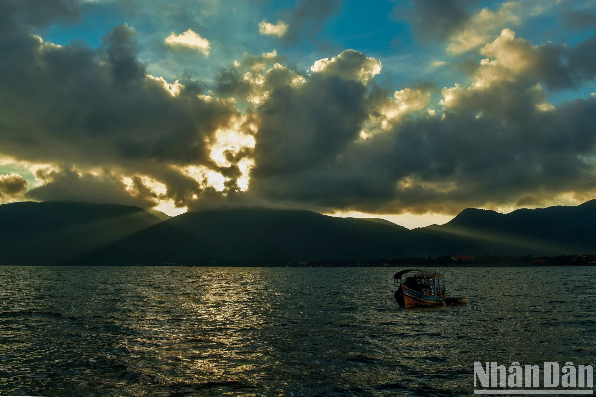 Superando todas las dificultades y las inclemencias del tiempo, los pescadores hacen gala de su resiliencia cuando salen al mar.