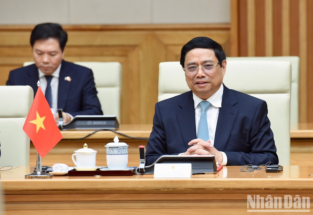 Minh Chinh habla en una reunión con su par australiano, Anthony Albanese. Minh Chinh habla en una reunión con su par australiano, Anthony Albanese.